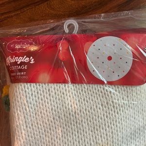 48 inch pom pom tree skirt NWT